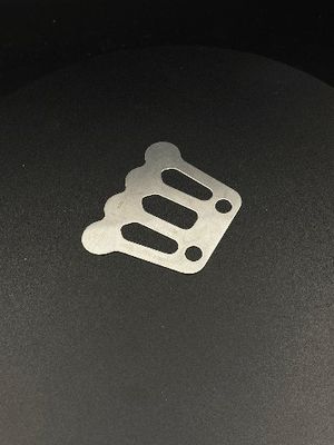 Plat adapté aux besoins du client de valve en métal d'acier inoxydable avec les images et le plat de valve témoins